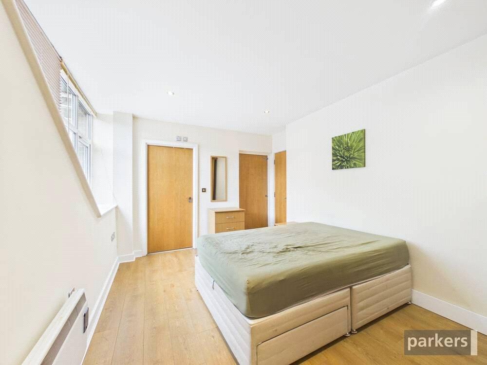 Apartment in Reading - View 6