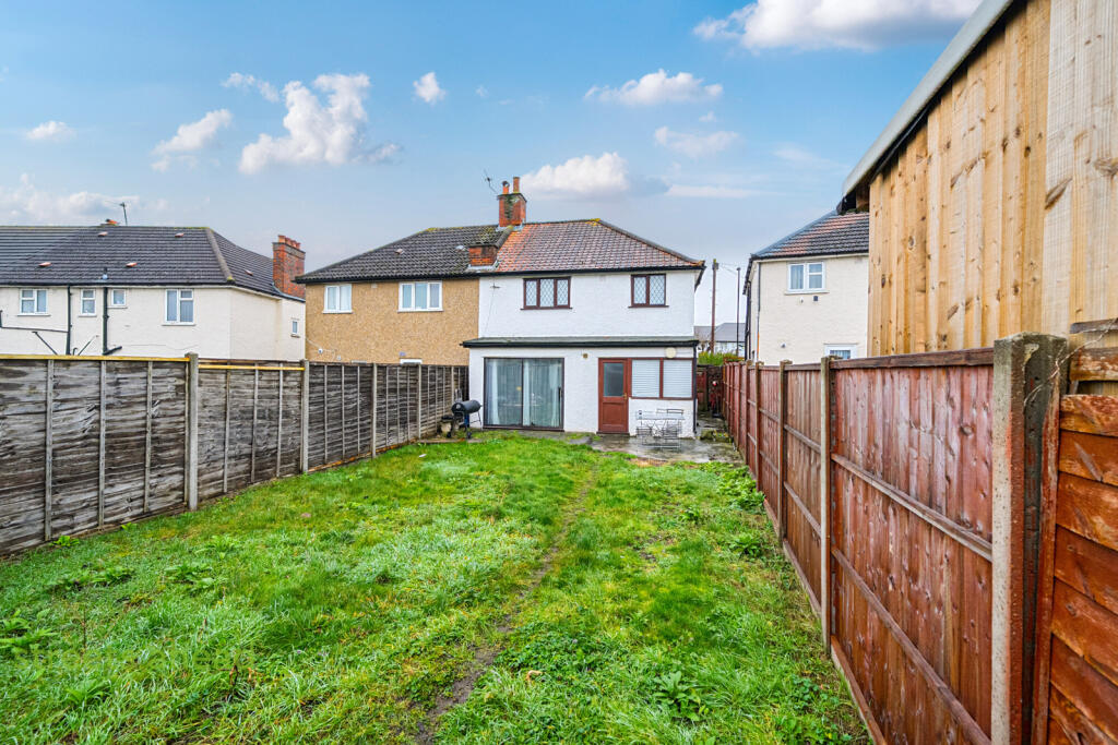 Crowley Crescent, Waddon, Croydon, CR0 photo 4