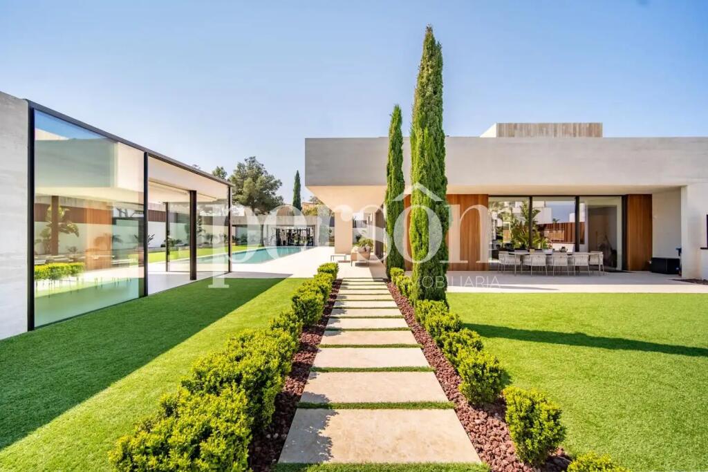 Main image of property: Valencia, Valencia, Godella
