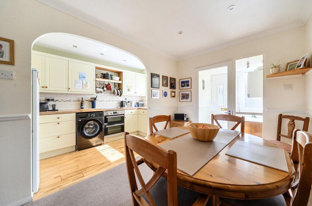 Hadrian Road, Andover, SP10 5JN photo 2