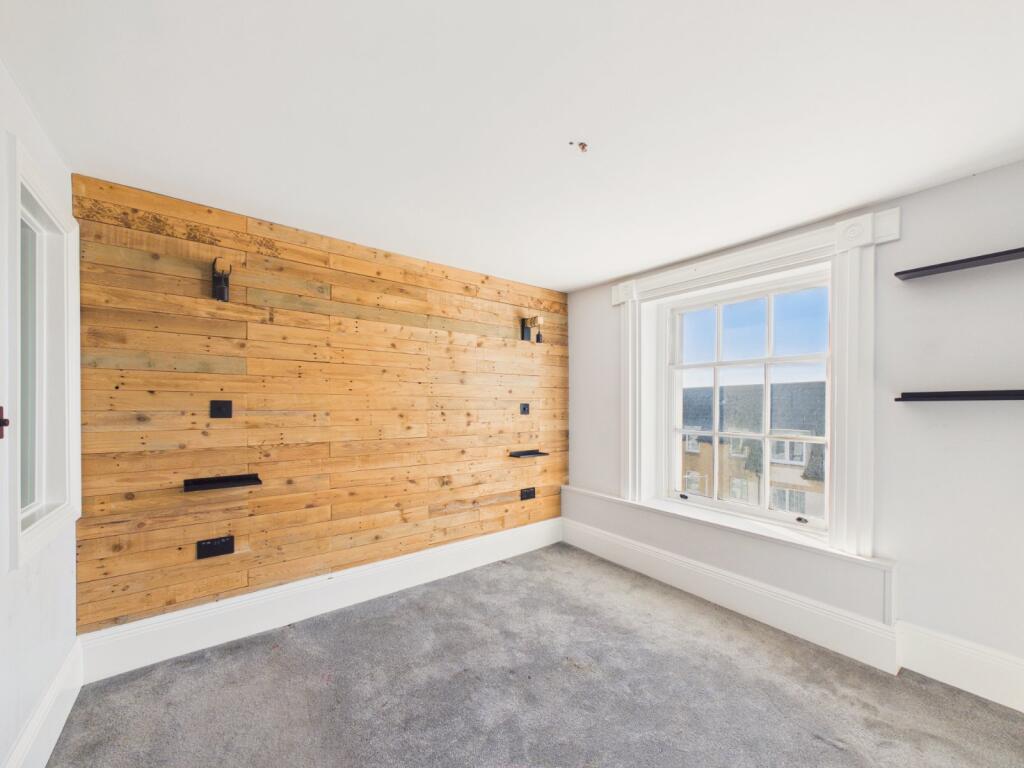 Apartment in Sandgate, Golden Valley - More