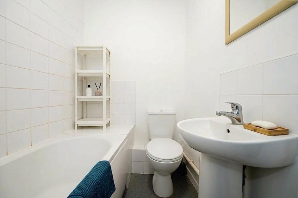 Apartment in Portsmouth, Southsea - View 5