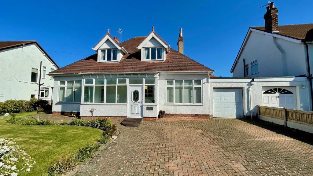 Broadway, Rhos On Sea, Colwyn Bay photo 2