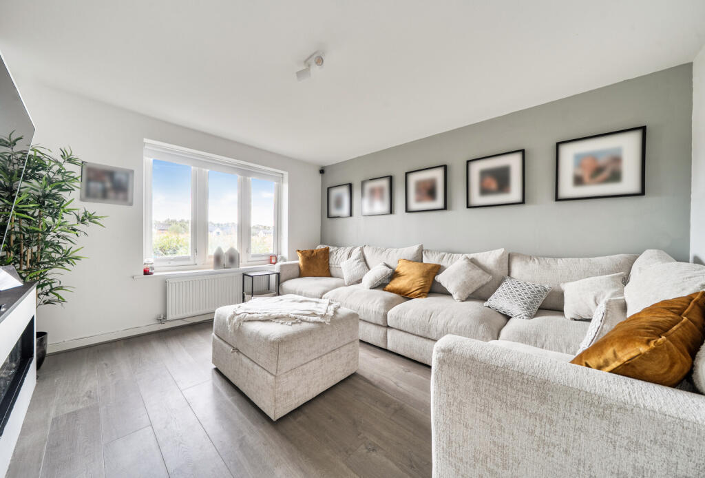 House in Gloucester - View 5