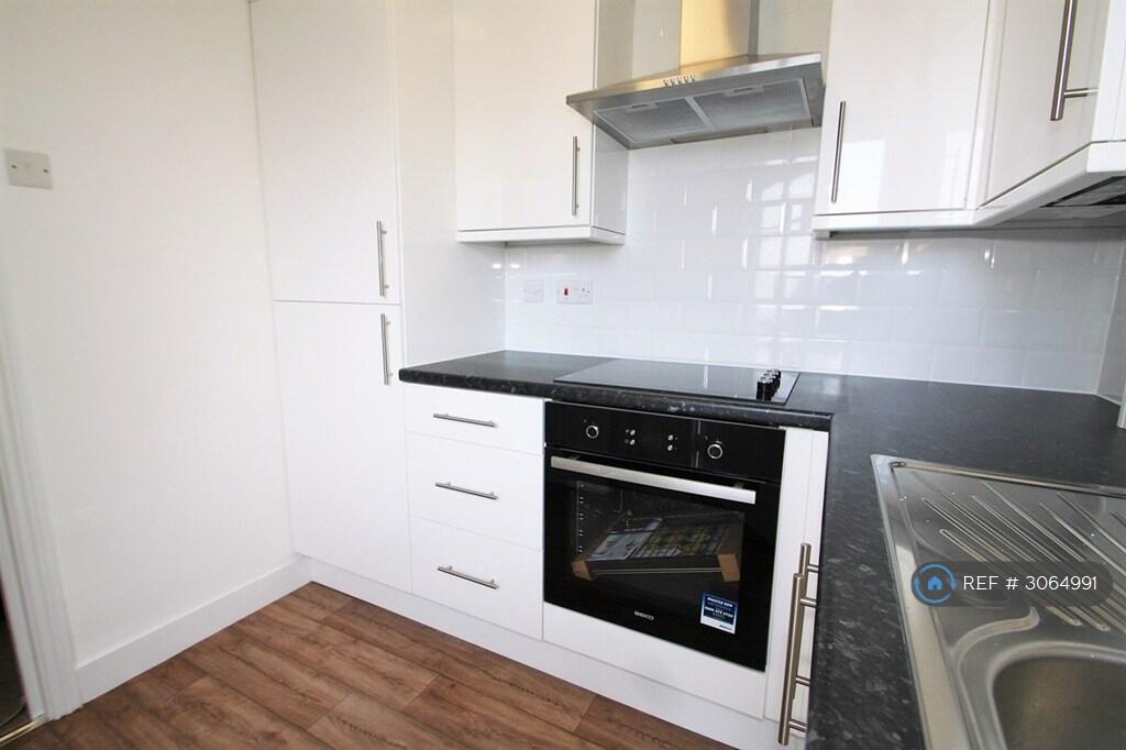 Apartment in Swale, Murston - View 3