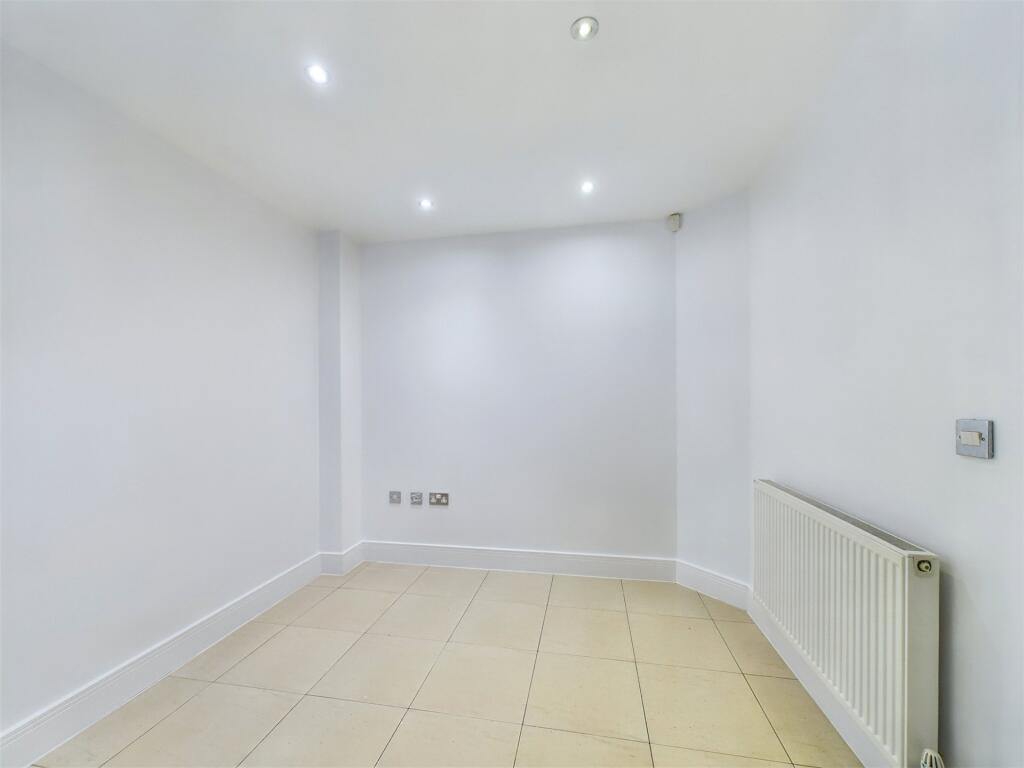 House in Slough - View 5