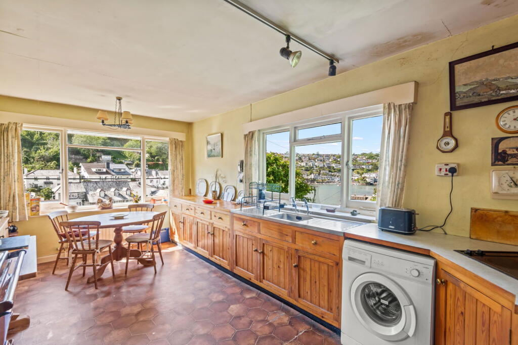 Main image of property: Creekside,NOSS MAYO,South Devon