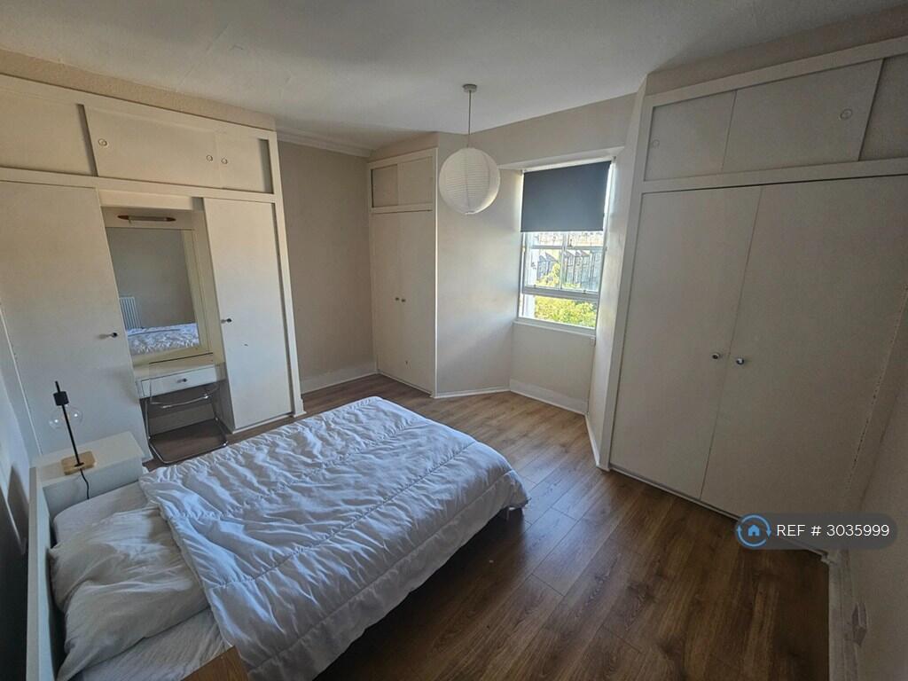 Apartment in Edinburgh - View 2