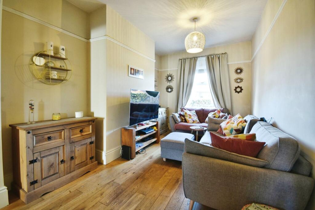 25, Haughton Green Road photo 2
