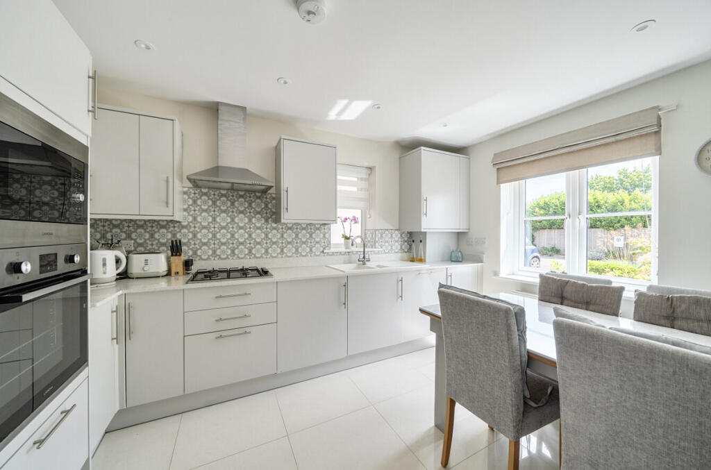 Kings Close, Arundel, BN18 photo 3