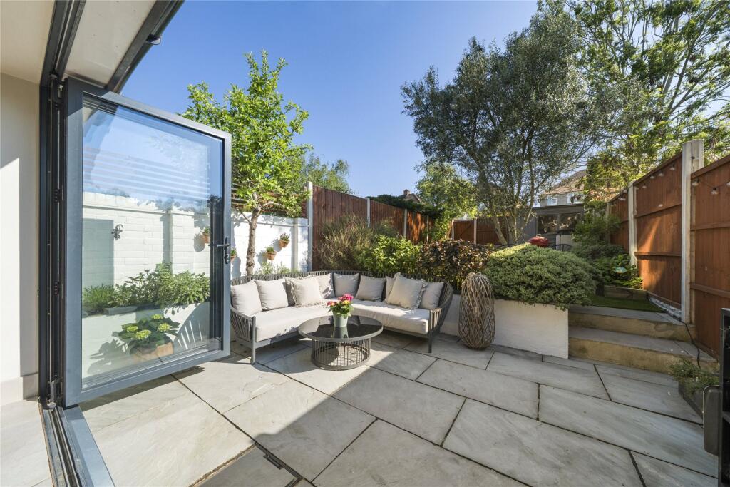 House in Elmbridge, Cobham - View 4