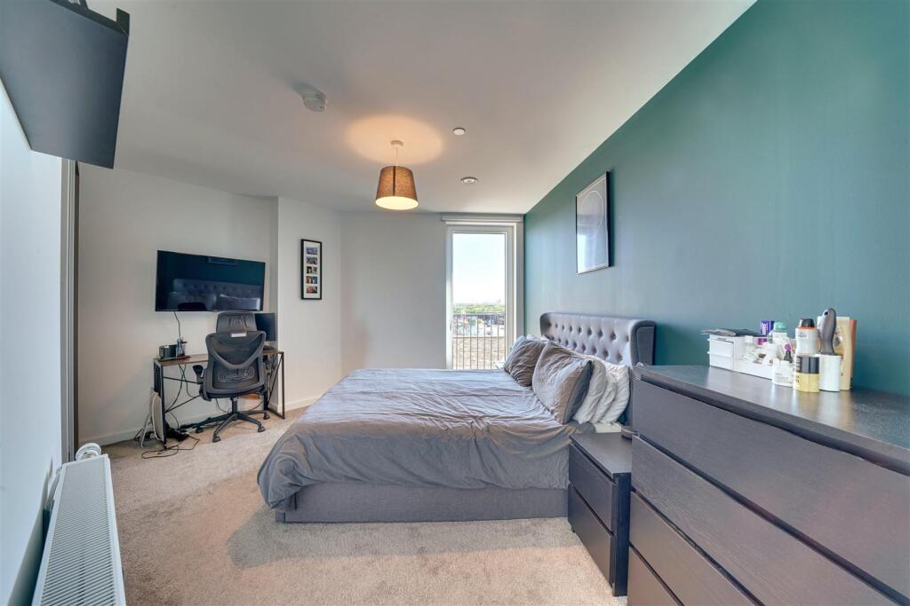 Apartment in London, Ponders End - View 2