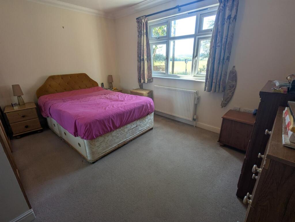 House in Sandown, Apse Heath - More