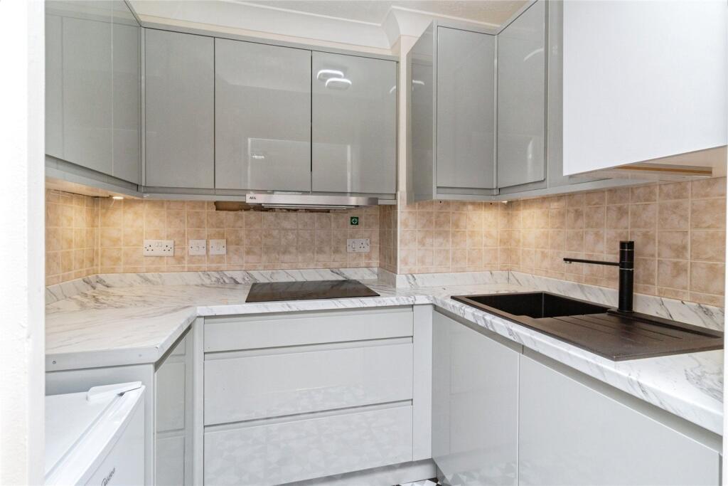 Apartment in Stoke-on-Trent - View 2
