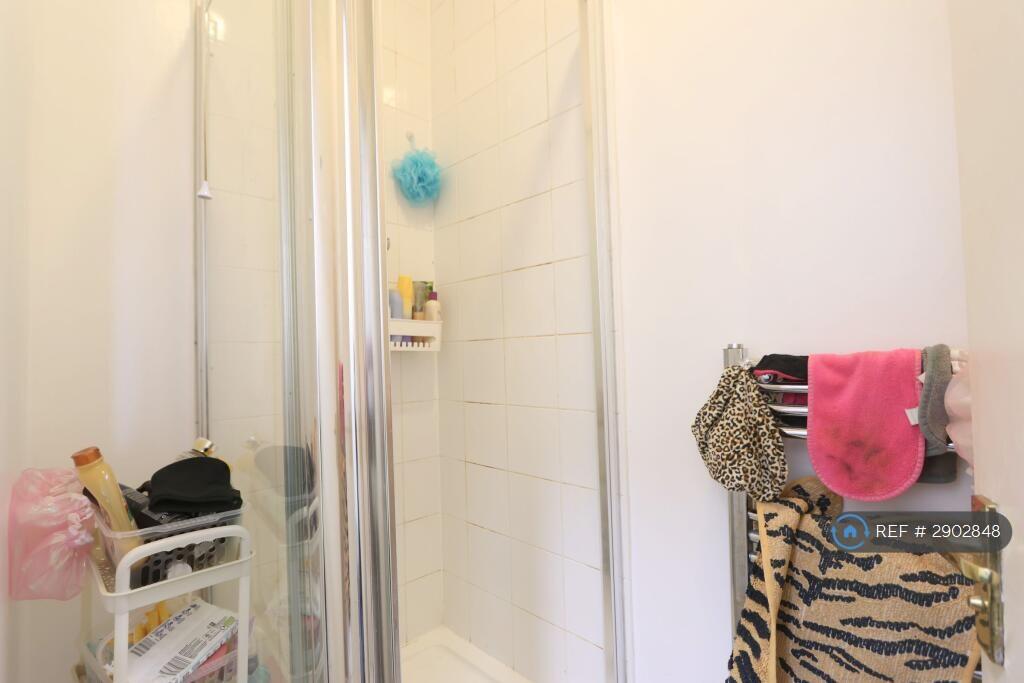 5 bedroom flat for rent