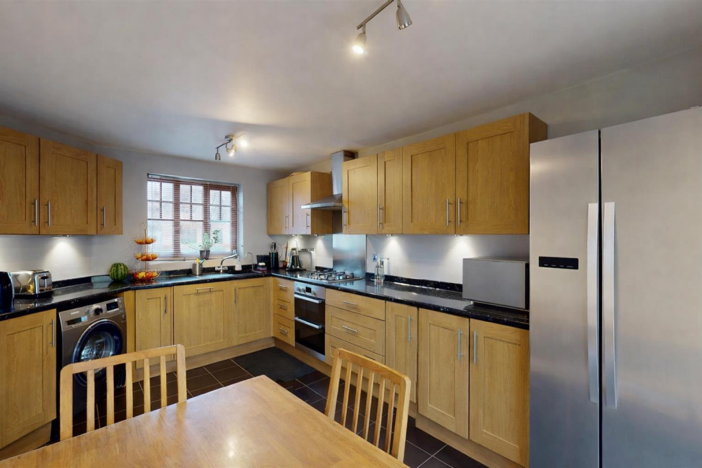 House in Milton Keynes, Westcroft, Shenley Brook End - View 3