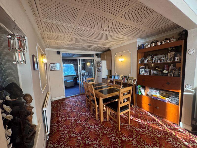 Byron Avenue, Cranford, Hounslow - View 2