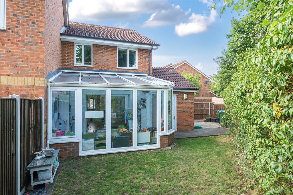 Sherbourne Gardens, Shepperton, Surrey, TW17 photo 4