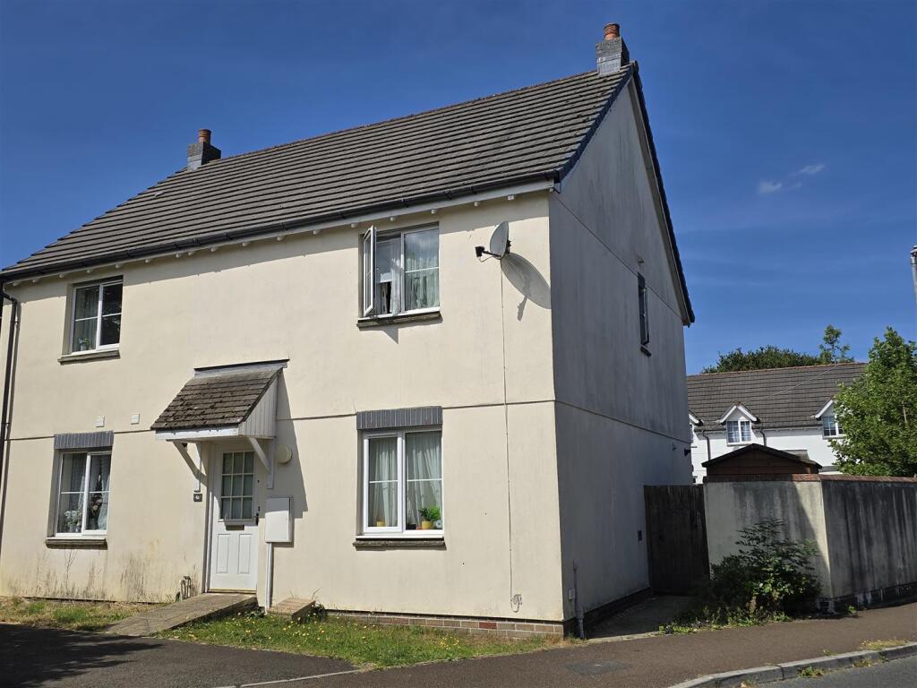 2-bed semi-detached on Bluebell Way, Launceston, £215,000