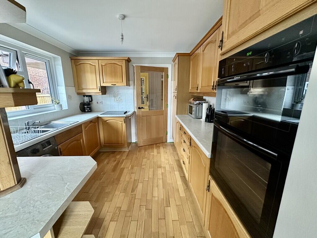House in Doncaster, Barnby Dun with Kirk Sandall - View 3