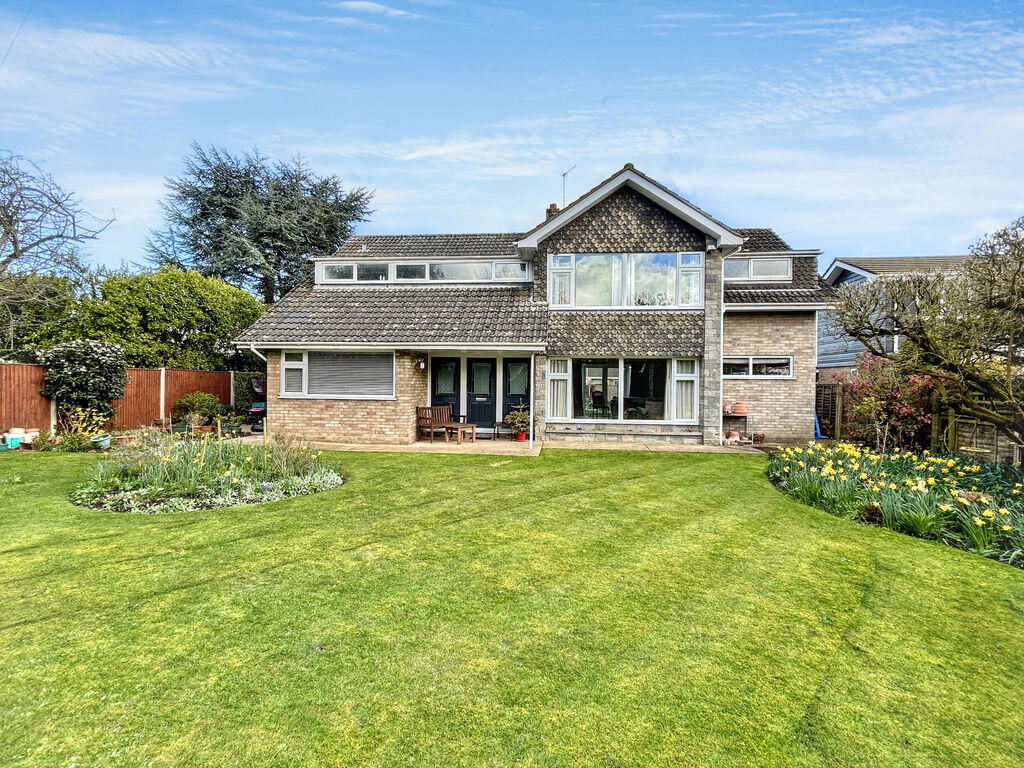 4-bed detached on Lowestoft Road, Gorleston, £450,000