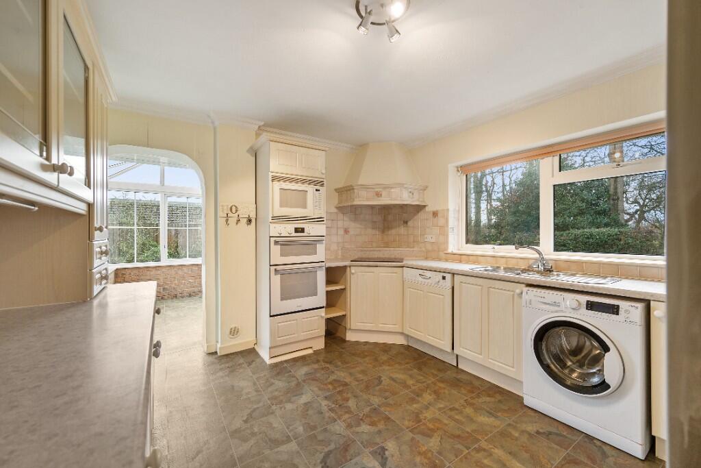 Fox Grove, Knutsford, Cheshire, WA16 photo 2