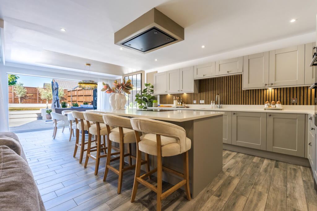 House in Worcester - View 3