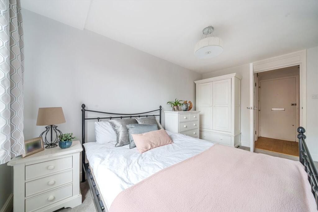 Apartment in London - View 5