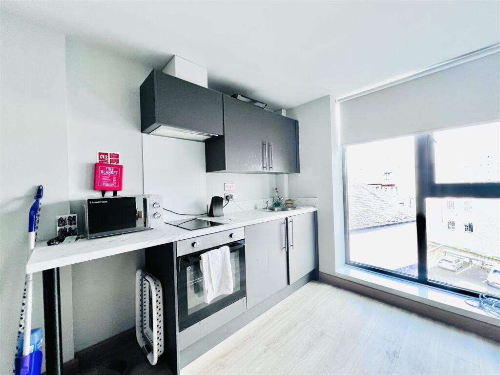 Apartment in Nottingham, Nottinghamshire - View 3