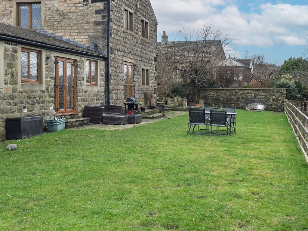 The Old Barn, Wyke Lane, Bradford, BD12 7ED