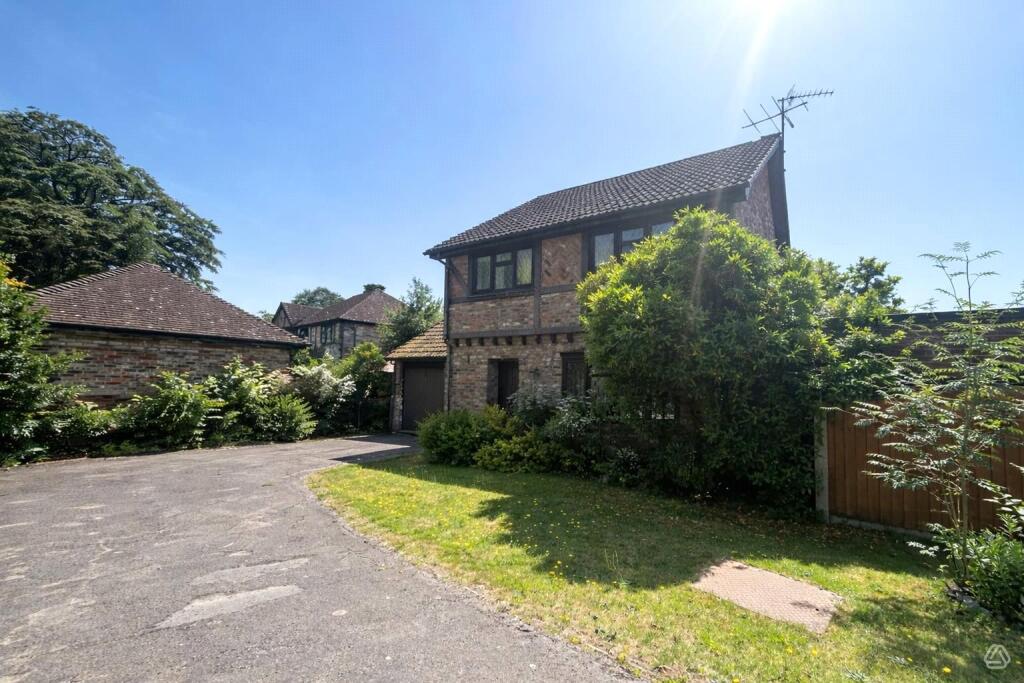 Main image of property: Beaulieu Close, Bracknell, Berkshire, RG12
