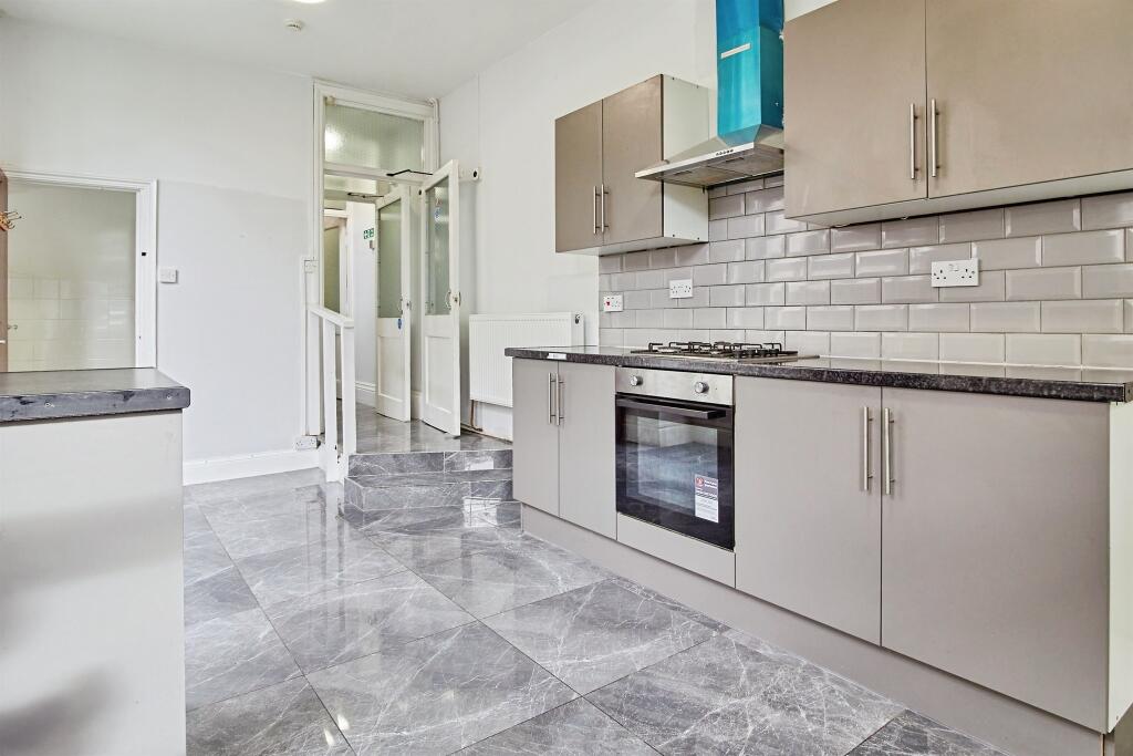 House in Birmingham, Brandwood End - More