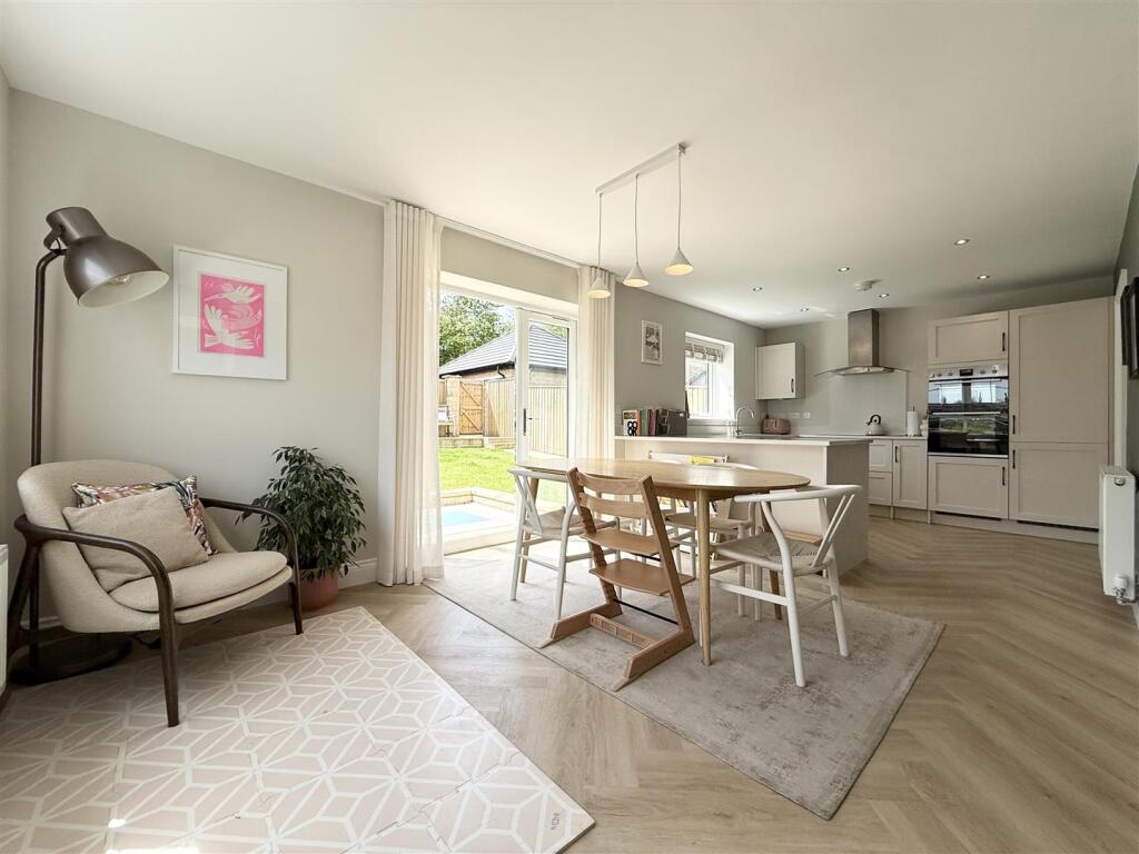 Siderite Close, Emley, Huddersfield, HD8 9ZL photo 4