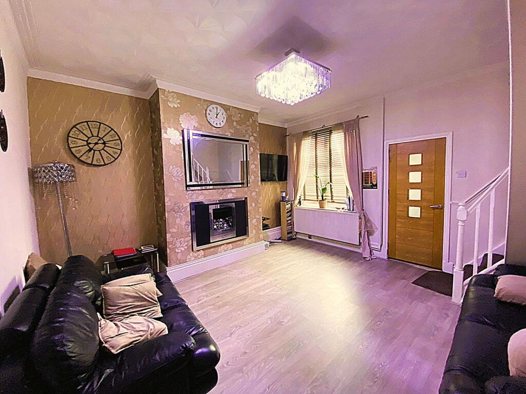 House in Oldham, Greater Manchester - View 3