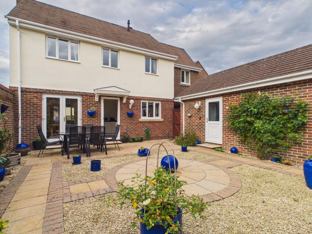 Garrett Close, Kingsclere, RG20 photo 3