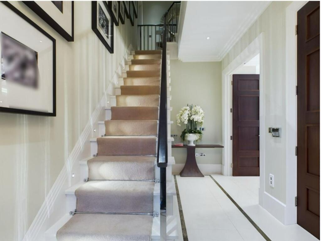 House in London - View 2
