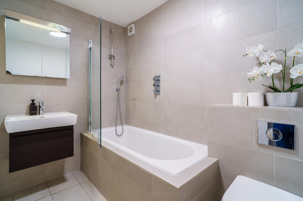 2 bedroom maisonette for rent