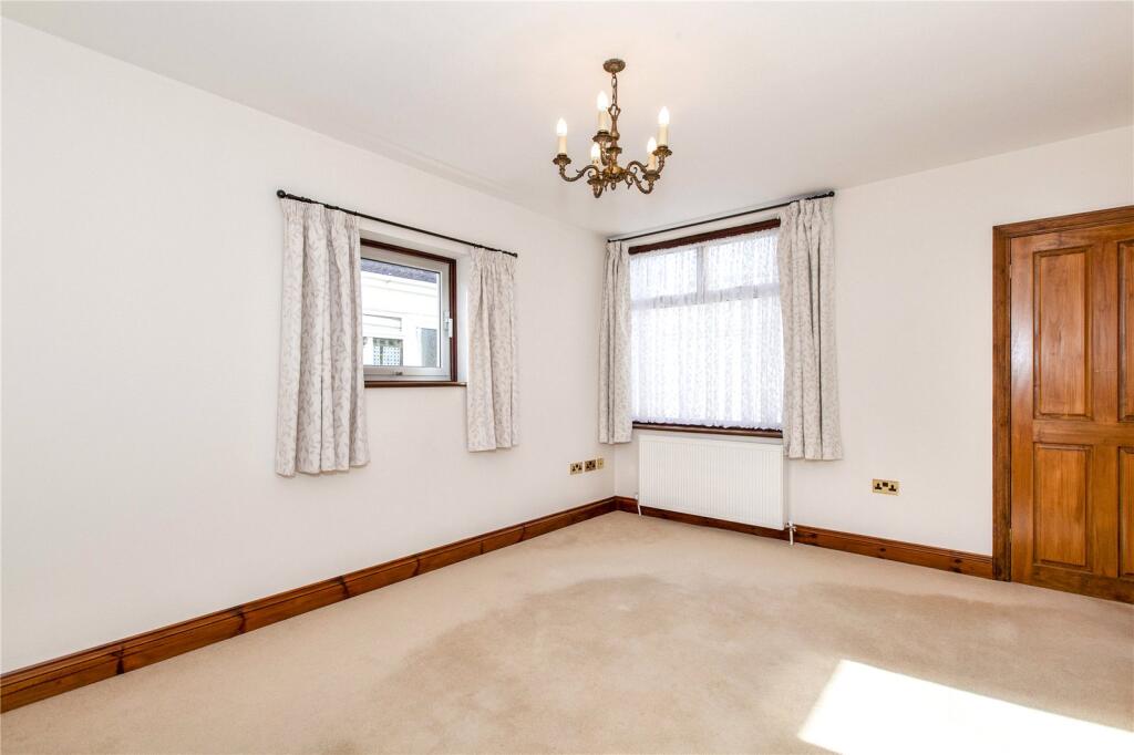House in Slough - View 5