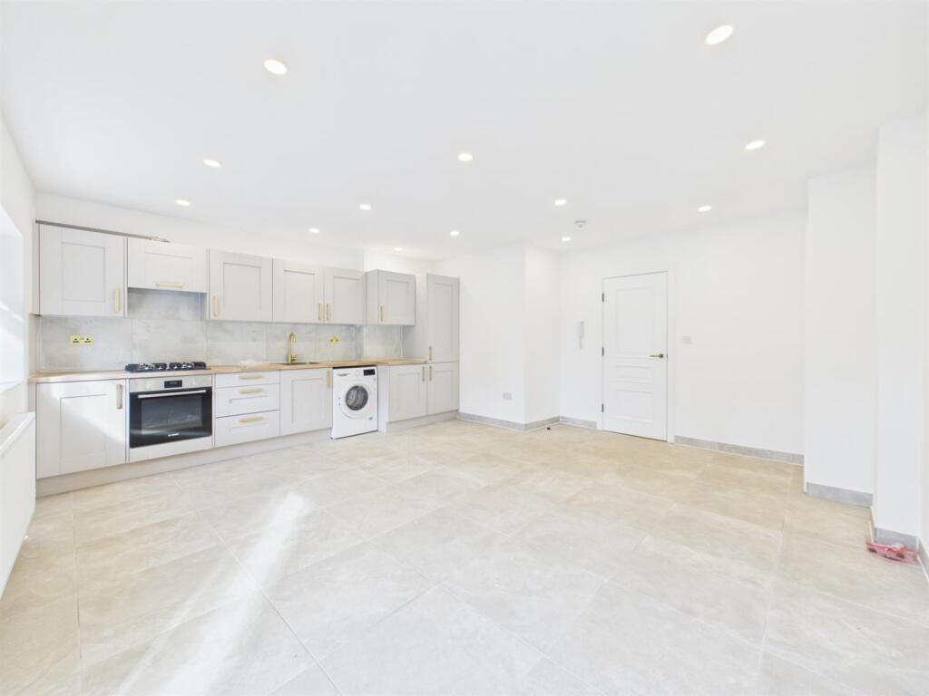 House in Harrow - View 3