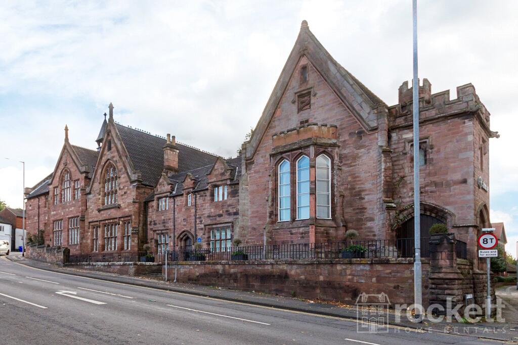 Apartment in Newcastle-under-Lyme, Staffordshire - View 4