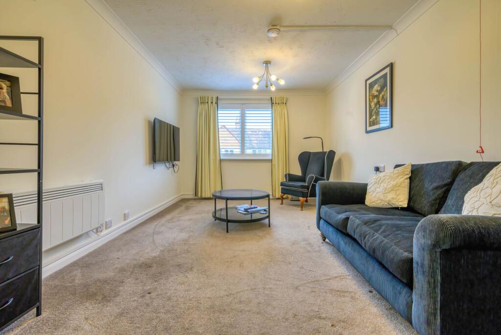 Priory Court, Caversham photo 3