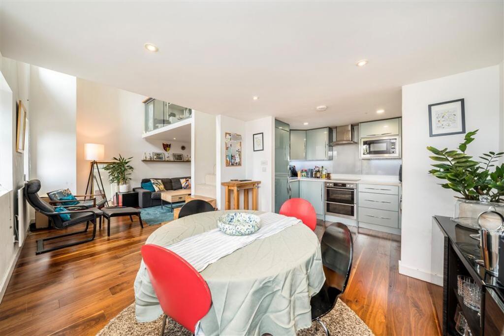 Apartment in London - View 4