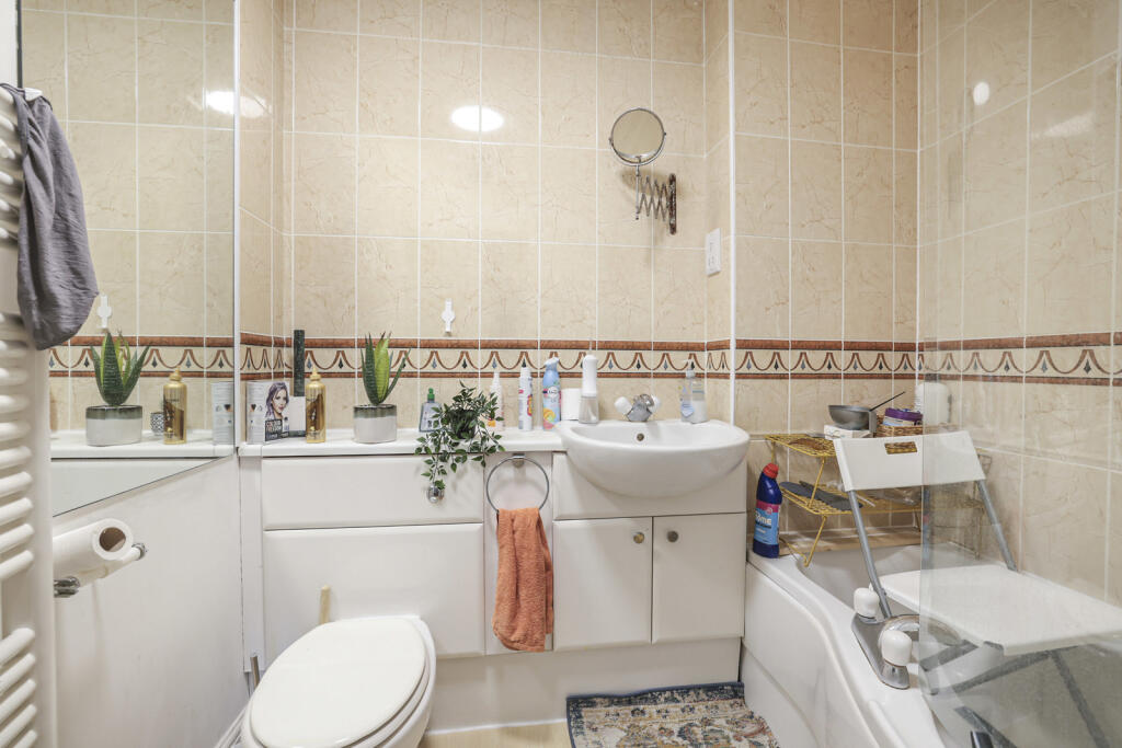 Apartment in Ruislip, Ickenham - View 5