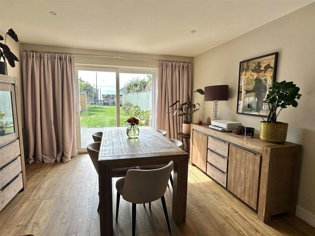 House in New Forest, Milford-on-Sea - More