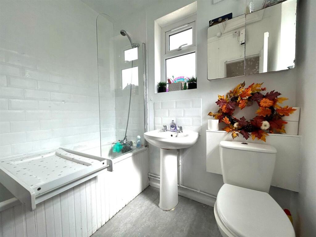 House in Worcester - View 5