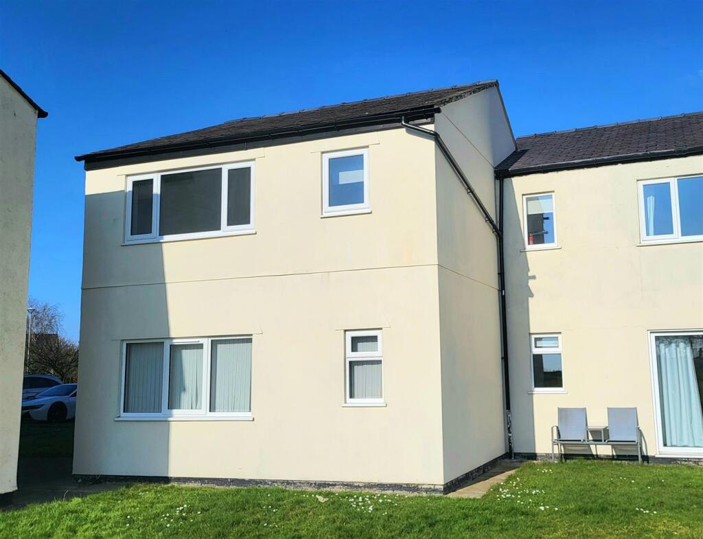 Main image of property: 68 Glan Gors, Harlech