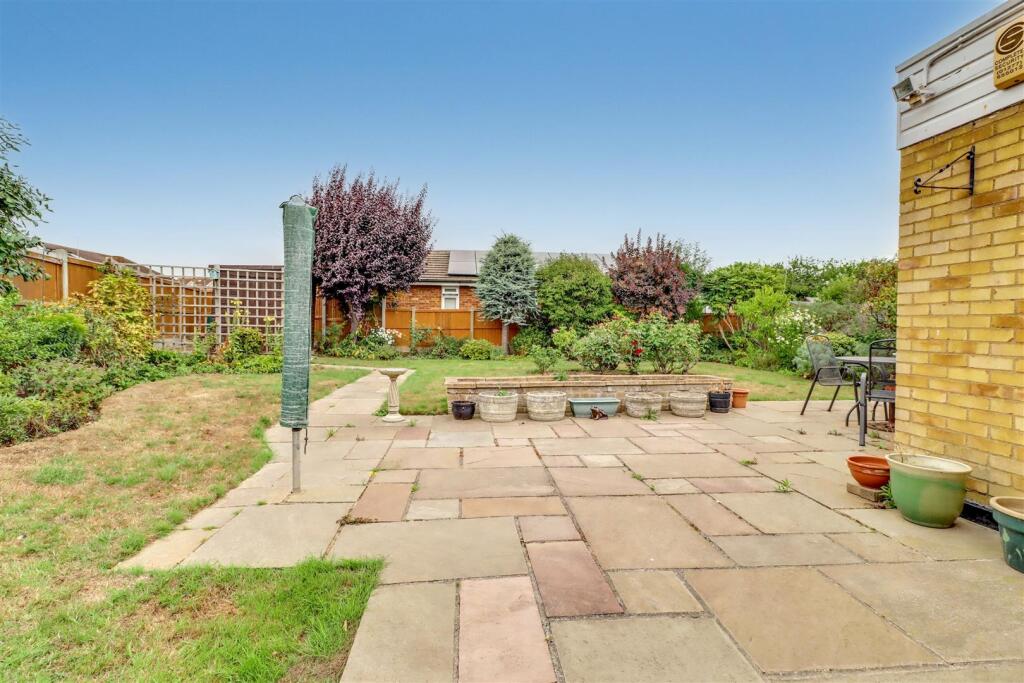 Toppesfield Avenue, Wickford photo 2