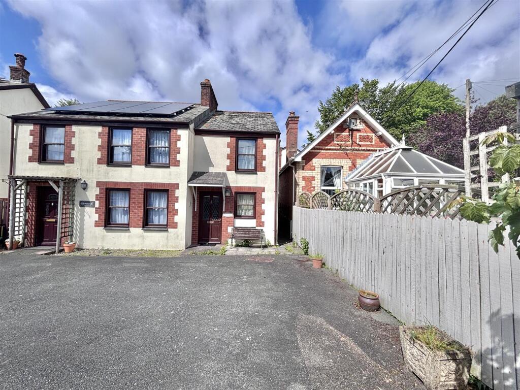 2-bed semi-detached on Grenville Road, Lostwithiel, £260,000