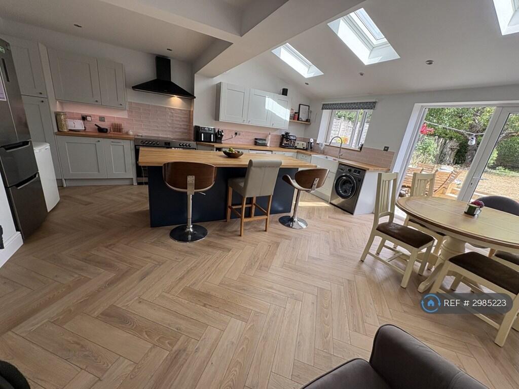Main image of property: Stuart Close, Reading, RG4