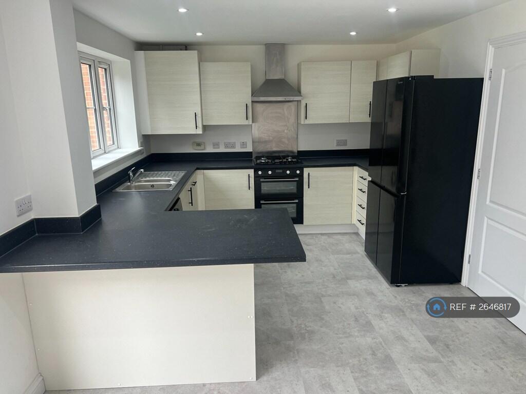 Leventon Place, Trowbridge, BA14 photo 2